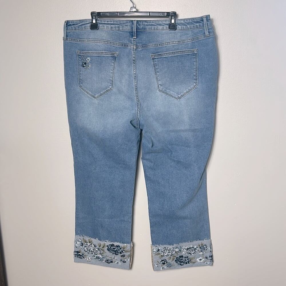NWT Driftwood Colette cropped straight leg blue floral embroidered cuff hem jean - Picture 6 of 11